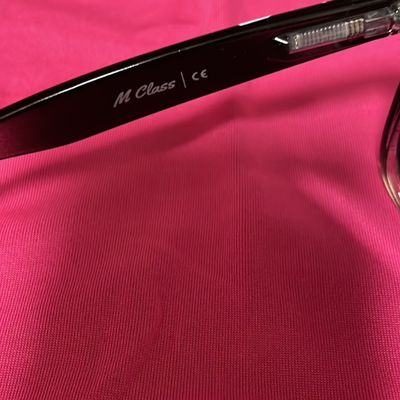 🤑SOLD🤑Blenders M Class // Tipsy Goat Polarized Sunglasses - Picture 4 of 8